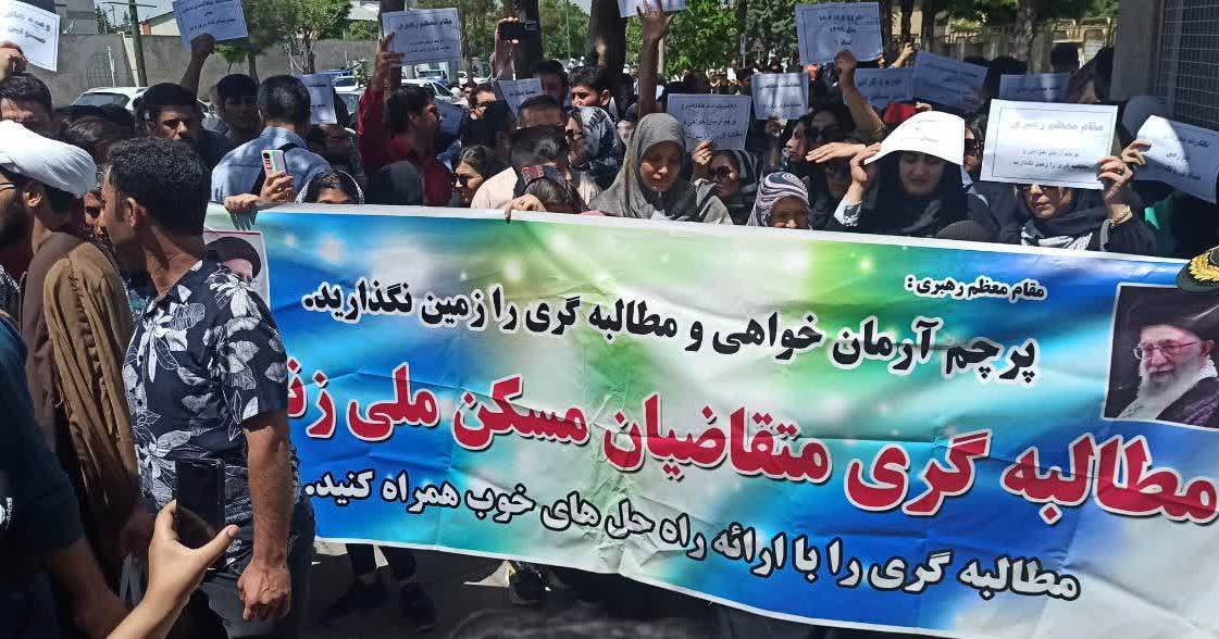 متقاضیان نهضت ملی مسکن در زنجان خواستار رسیدگی به مطالبات خود شدند+ فیلم